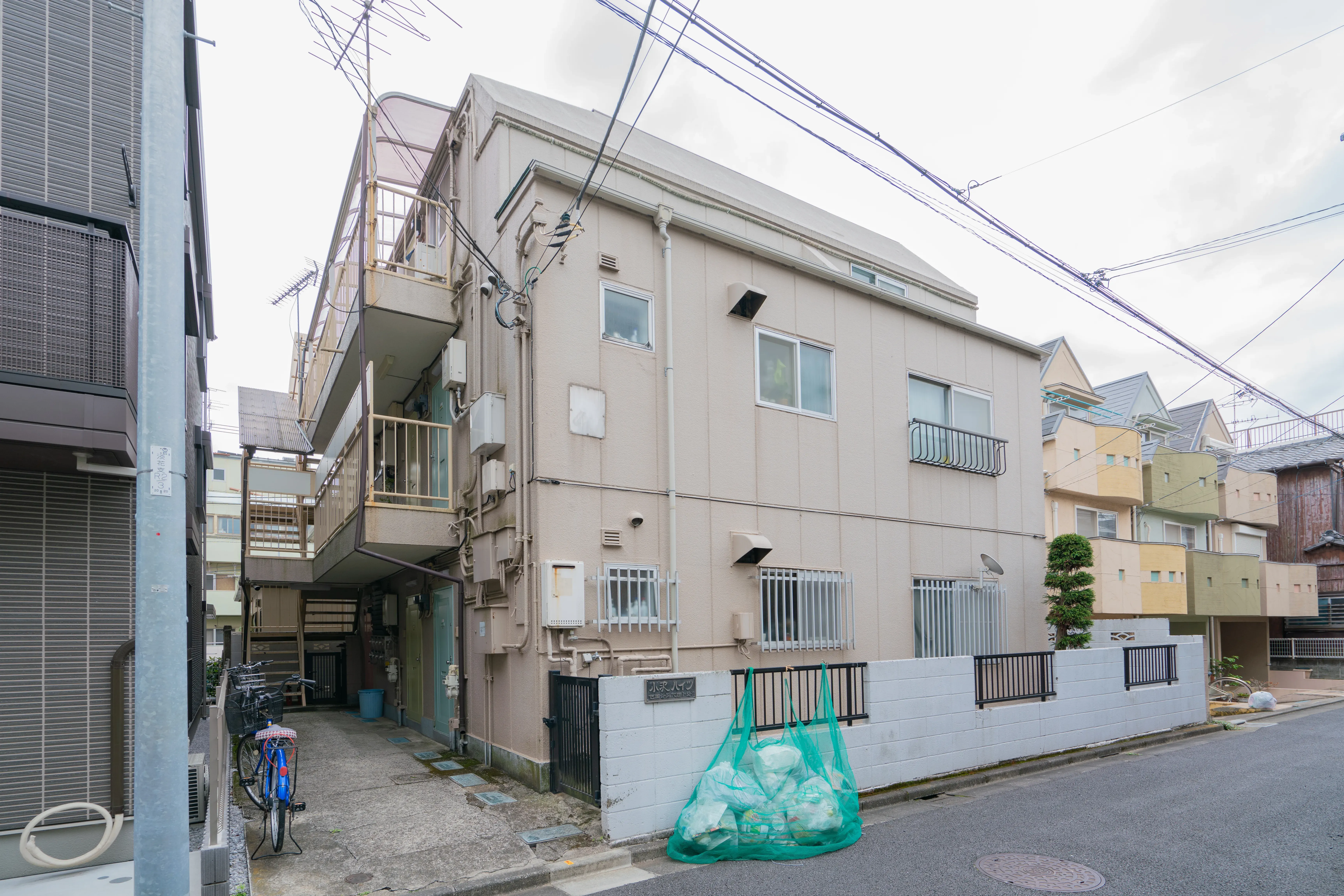 「旧耐震」「借地権」築古アパートの買取事例